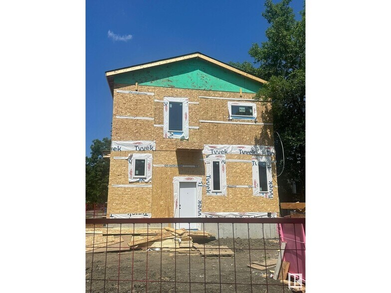 More Photos Of 10253 / 55 / 57 147 St NW, Edmonton Apartments For Sale