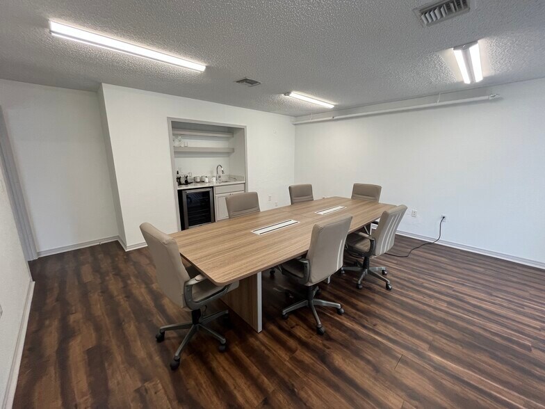 More Photos Of 12155 Metro Pky, Fort Myers Flex For Sale