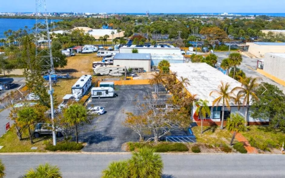 More Photos Of 190 Center St, Cape Canaveral Flex For Sale