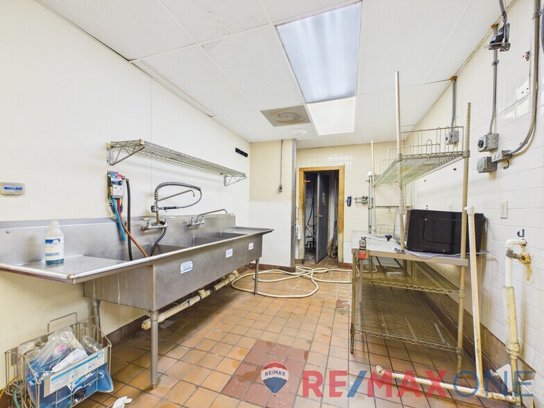 More Photos Of 2208 E Kansas Ave, Garden City Fast Food For Sale