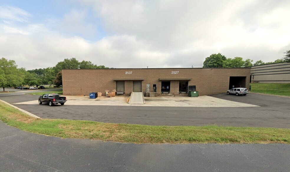 More Photos Of 2527-2537 Scott Futrell Dr, Charlotte Warehouse For Lease