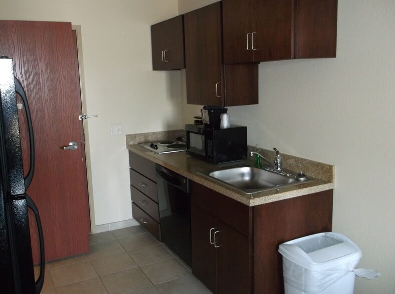 More Photos Of 1515 Planeview Dr, Oshkosh Hotel For Sale