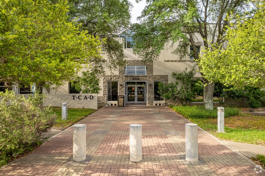 More Photos Of 8314 Cross Park Dr, Austin Office For Lease