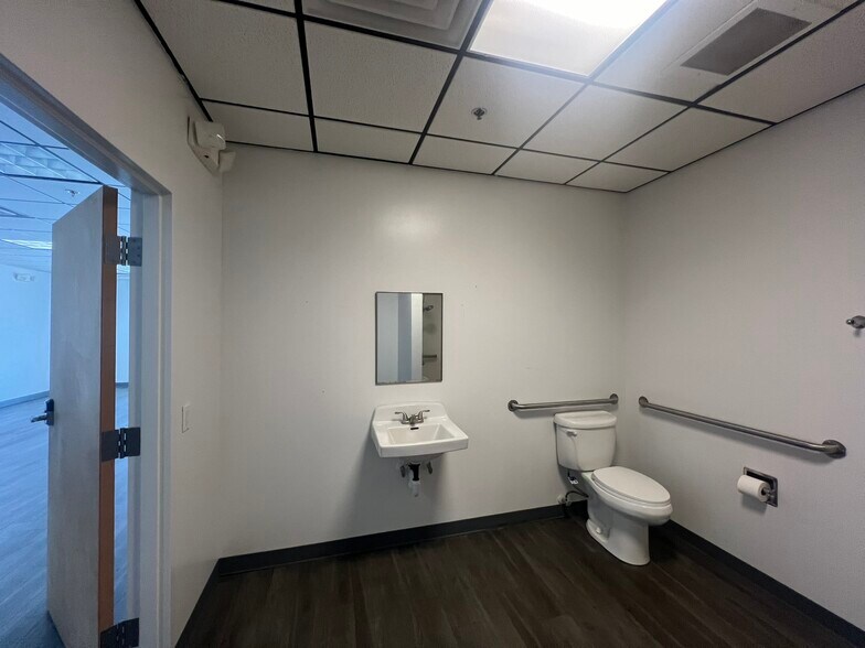 More Photos Of 10330 Chedoak Ct, Jacksonville Light Distribution For Sale