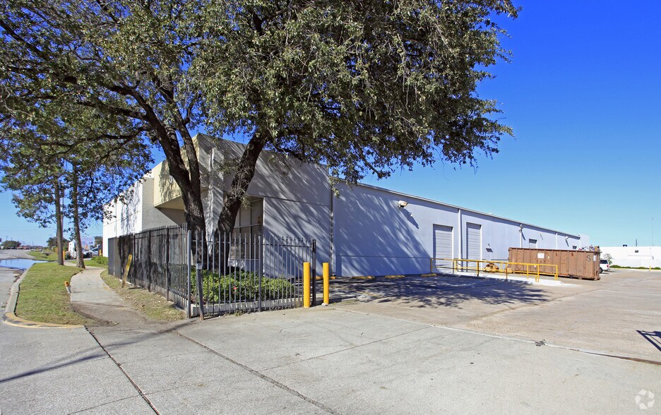 More Photos Of 9149-9151 Wallisville Rd, Houston Warehouse For Lease
