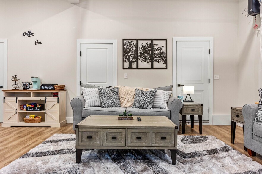 More Photos Of 83 King Rd, Chichester Apartments For Sale