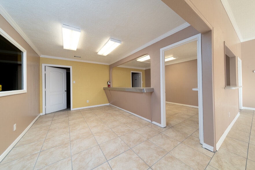 More Photos Of 3215 N Main St, Baytown Light Distribution For Sale