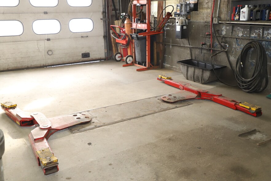 More Photos Of 229 Canal St, Brattleboro Auto Salvage Facility For Sale