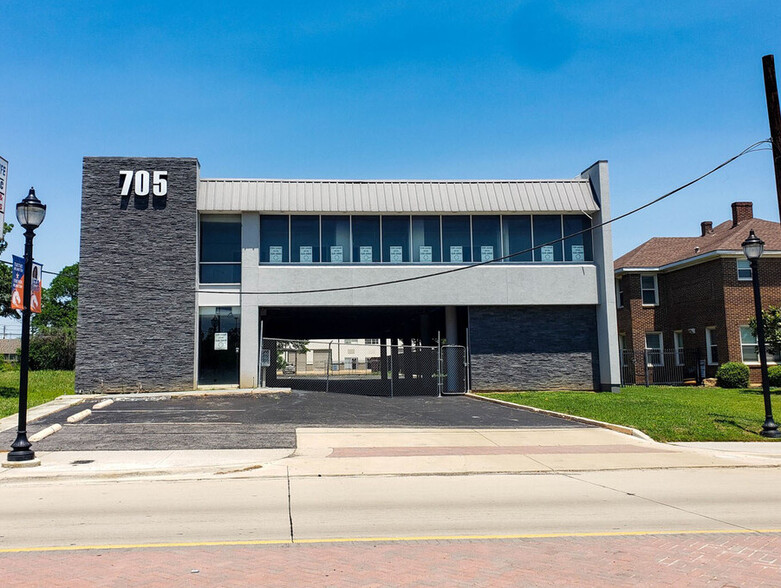 Primary Photo Of 705 E Abram St, Arlington Office For Lease