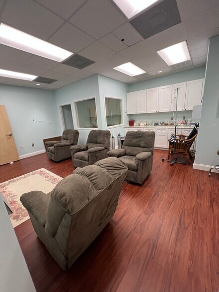 More Photos Of 1101-1115 N Parrott Ave, Okeechobee Medical For Lease