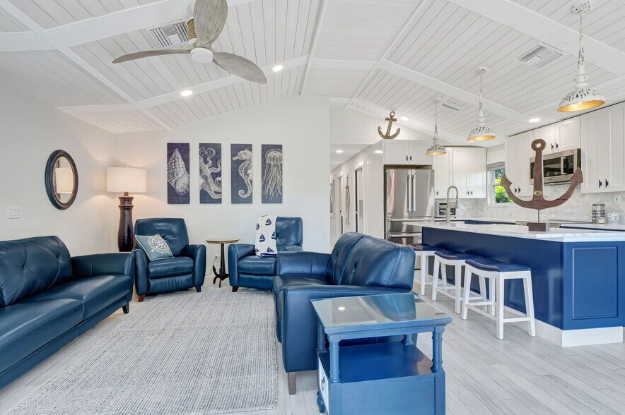 More Photos Of 193 Cocohatchee St, Naples Specialty For Sale