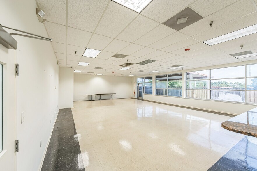 More Photos Of 2080 Brentwood St, High Point Office For Lease
