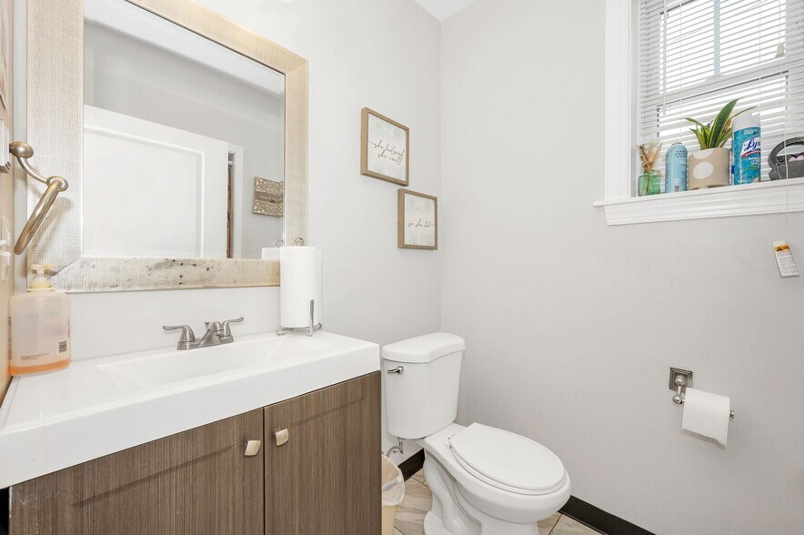 More Photos Of 4920 Belair Rd, Baltimore Office For Sale