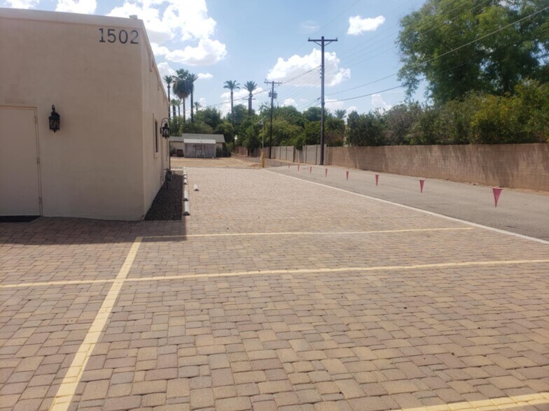 More Photos Of 1502 W Northern Ave, Phoenix Religious Facility For Lease