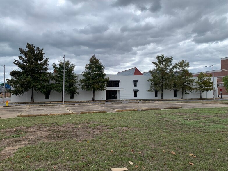 More Photos Of 1201 3rd St, Alexandria Office For Sale