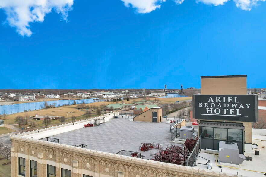 More Photos Of 301 Broadway, Lorain Hotel For Lease
