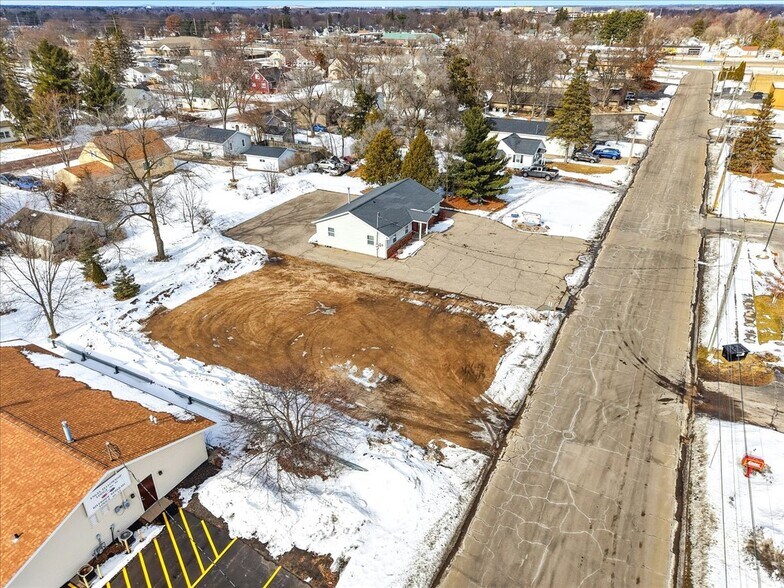 More Photos Of 1910 7th St S, Wisconsin Rapids Office For Sale