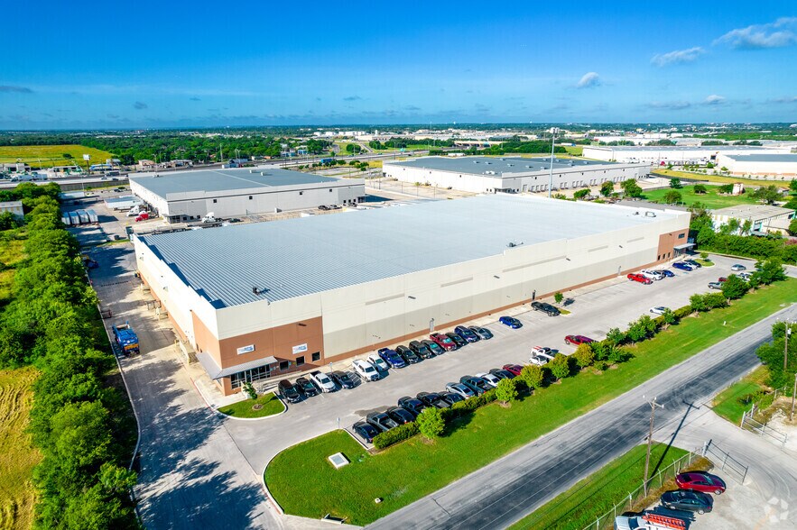 More Photos Of 5410 Dietrich Rd, San Antonio Distribution For Lease