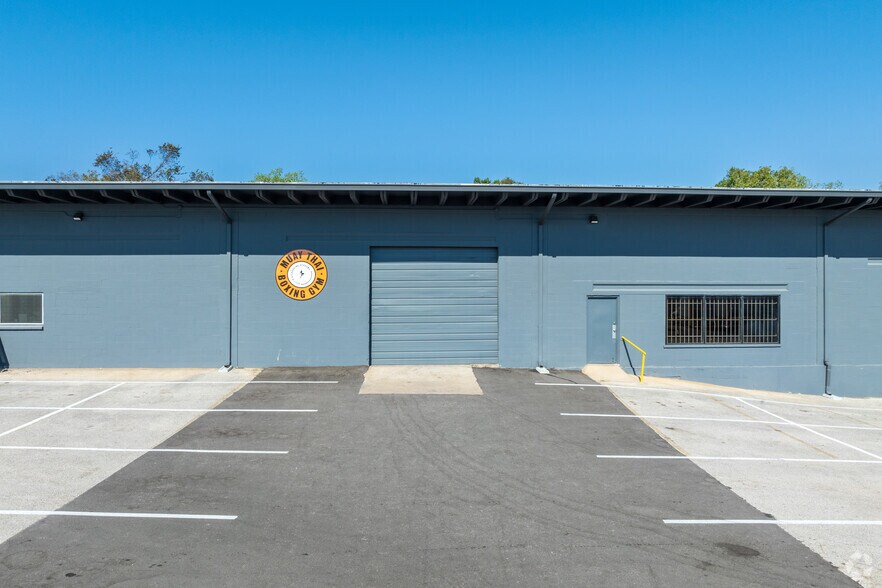 More Photos Of 3907 Warehouse Row, Austin Unknown For Lease