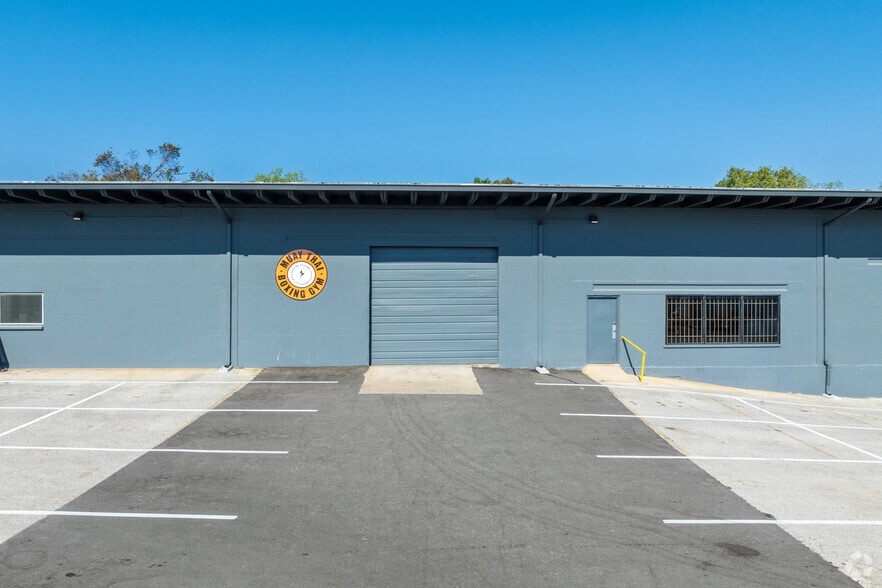 More Photos Of 3910 Warehouse Row, Austin Warehouse For Sale