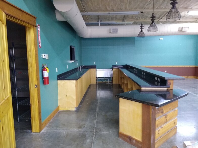 More Photos Of 800 S International Blvd, Hidalgo Freestanding For Lease