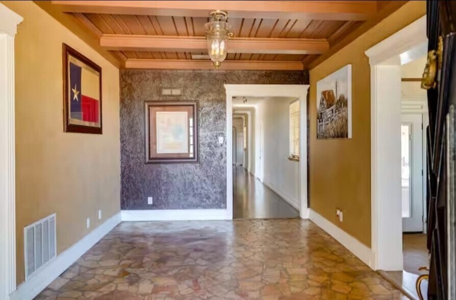 More Photos Of 2070 SW Loop 338, Odessa Specialty For Lease