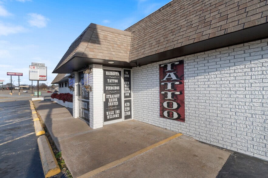 More Photos Of 885 S Dogwood St, Siloam Springs Medical For Lease