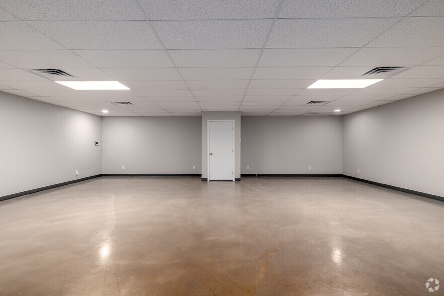 More Photos Of 700 N Cannon Blvd, Kannapolis Storefront Retail Office For Lease