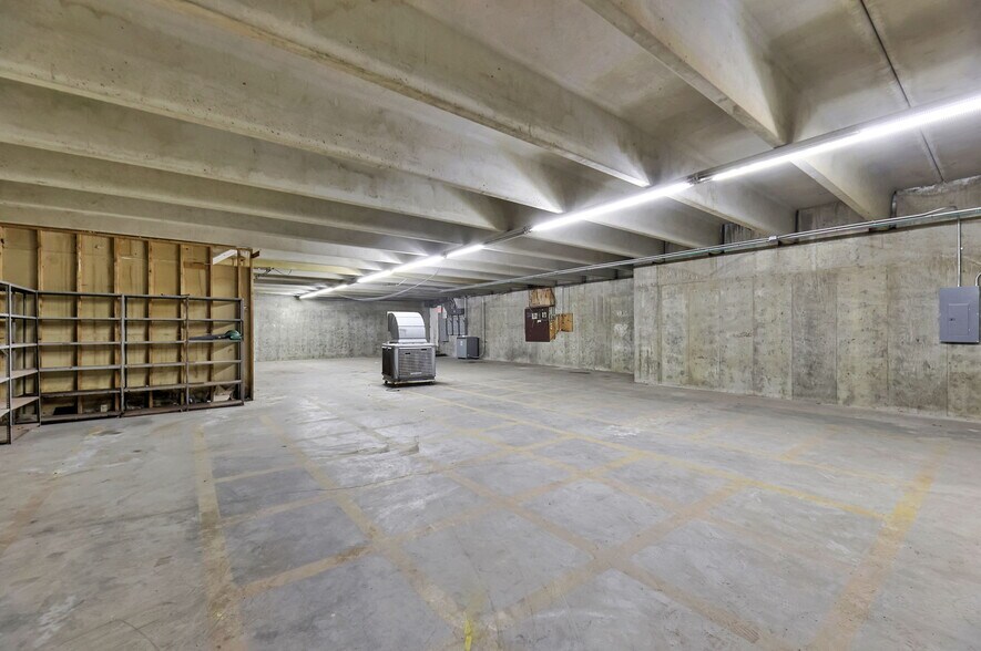 More Photos Of 11209 W Kellogg, Wichita Auto Dealership For Sale