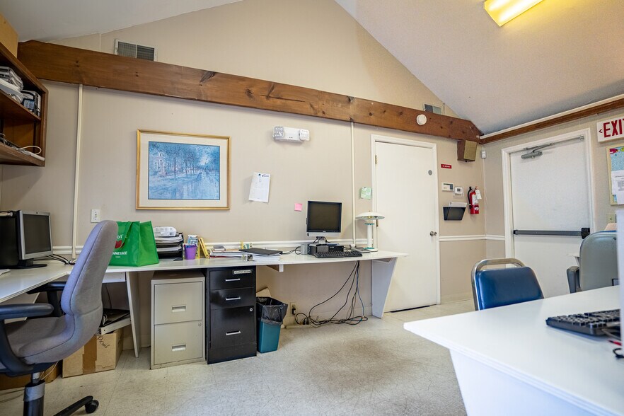 More Photos Of 528 E Main St, Gallatin Office For Sale