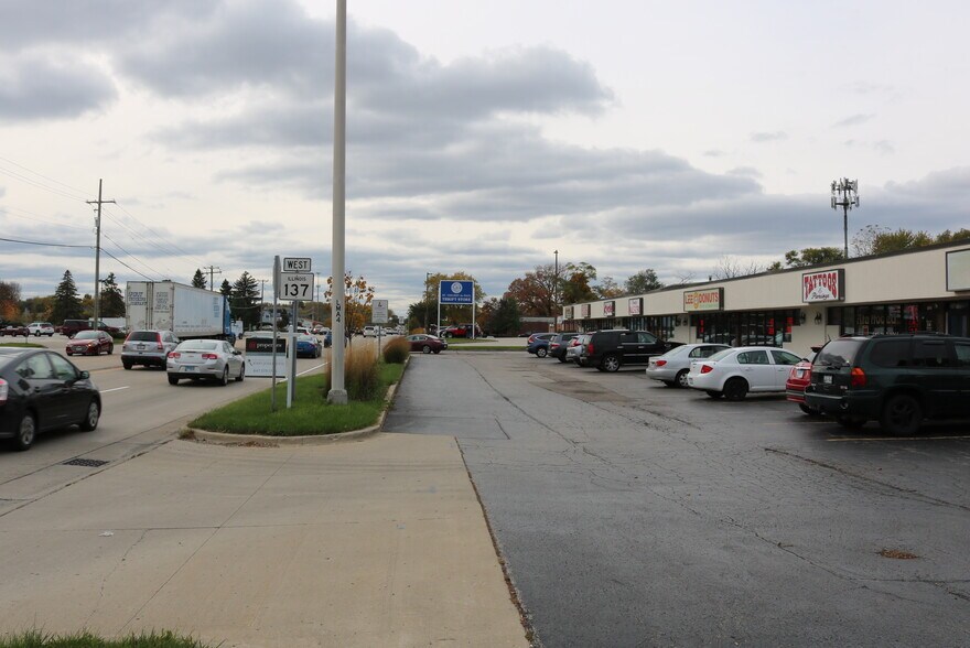 More Photos Of 116-134 Peterson Rd, Libertyville Unknown For Lease