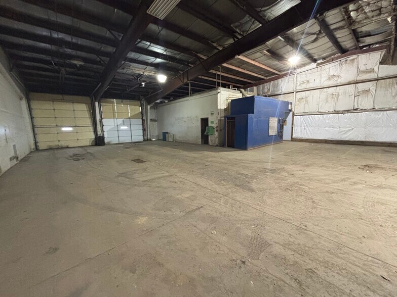 More Photos Of 1740 E College Dr, Marshall Distribution For Lease