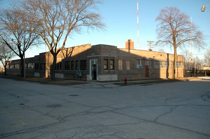 More Photos Of 3860 N Palmer St, Milwaukee Flex For Sale