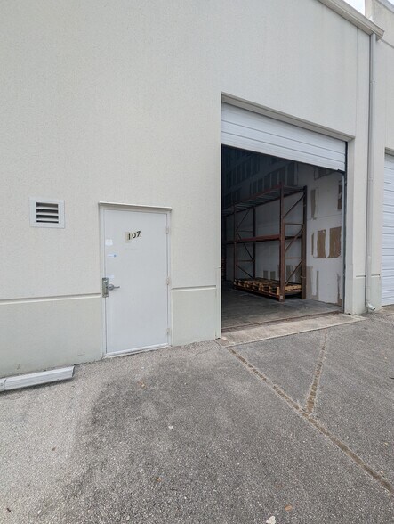 More Photos Of 585 NW Mercantile Pl, Port Saint Lucie Light Manufacturing For Sale