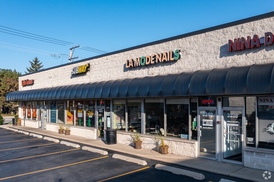 More Photos Of Glenview Rd @ NEC Glenview Rd & Greenwood Rd, Glenview Unknown For Lease