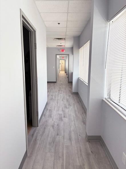More Photos Of 5001 Crown Manor Pl, Louisville Light Distribution For Lease