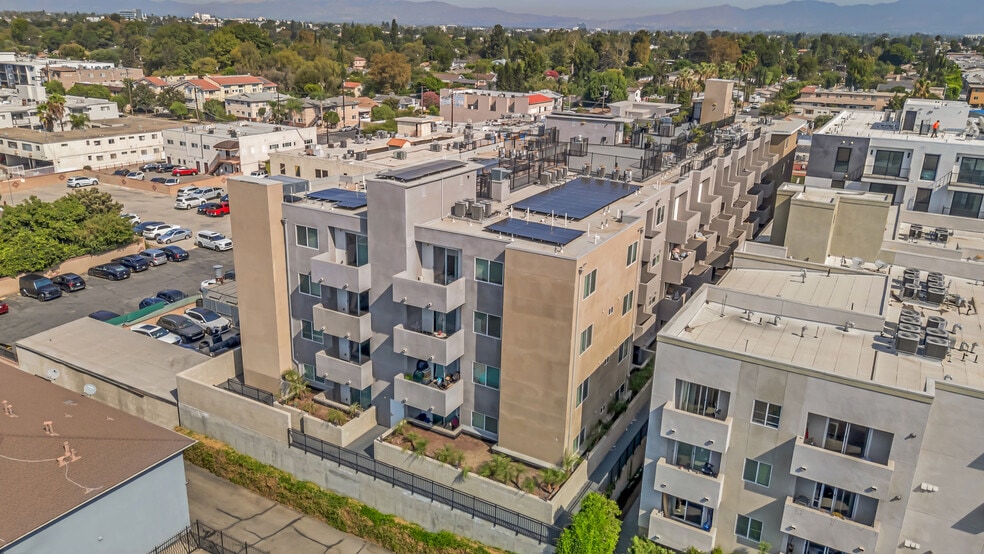 More Photos Of 13724 Victory Blvd, Van Nuys Apartments For Sale