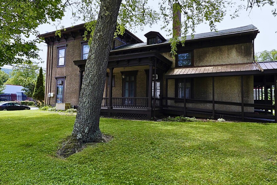 More Photos Of 72 Main St, Delhi Office Residential For Sale