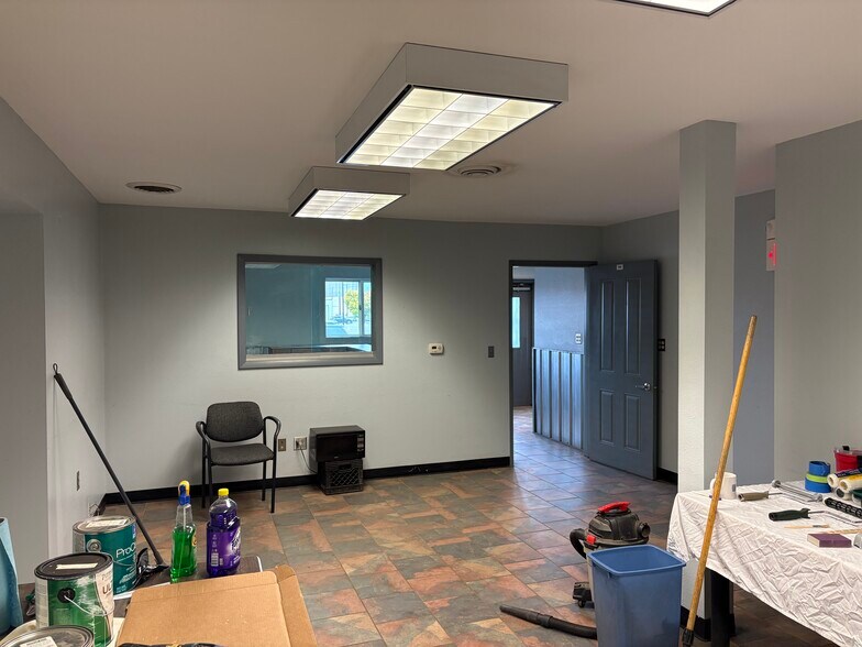 More Photos Of 405 John Ave, Superior Auto Repair For Lease