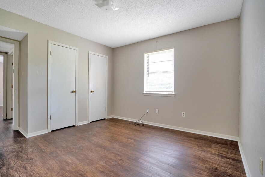 518 Cypress St, Lott, TX 76656 Apartments For Sale