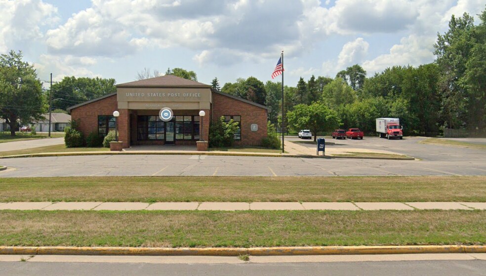 More Photos Of 1001 Market St, Nekoosa Post Office For Sale