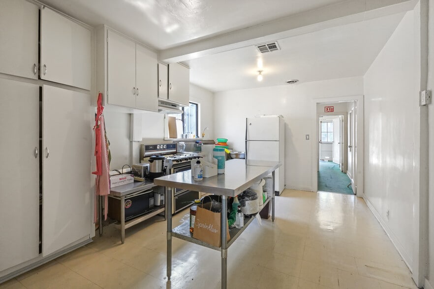 More Photos Of 317 W Palmer Ave, Glendale Religious Facility For Sale