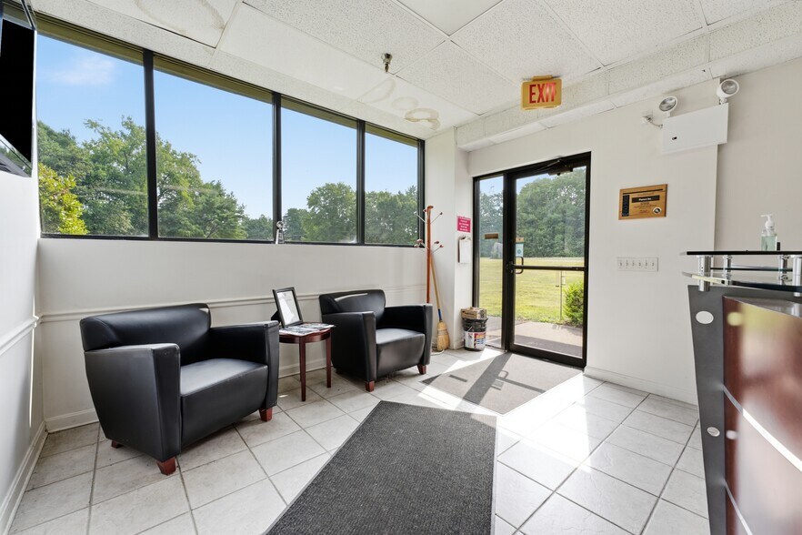 More Photos Of 7 First St, Palmer Warehouse For Lease