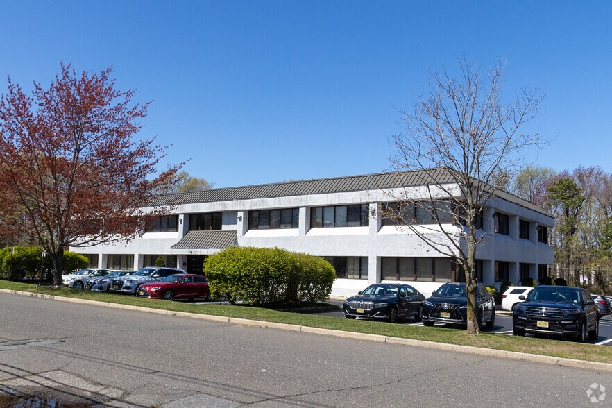 More Photos Of 1500 Lawrence Ave, Ocean Office For Lease