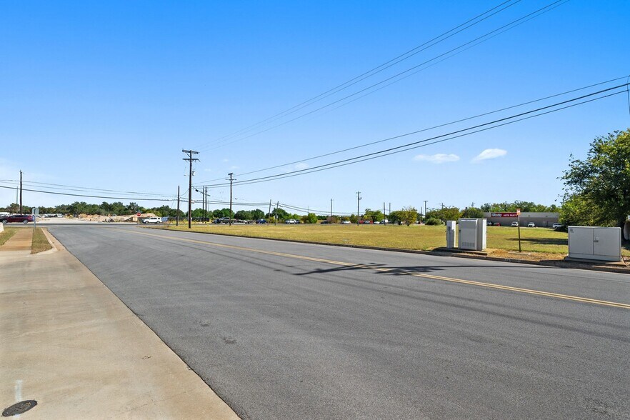 More Photos Of 1705-1709 N Bell Blvd, Cedar Park Land For Sale