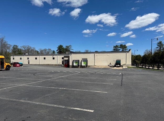 More Photos Of 160-180 Weymouth St, Rockland Light Distribution For Lease