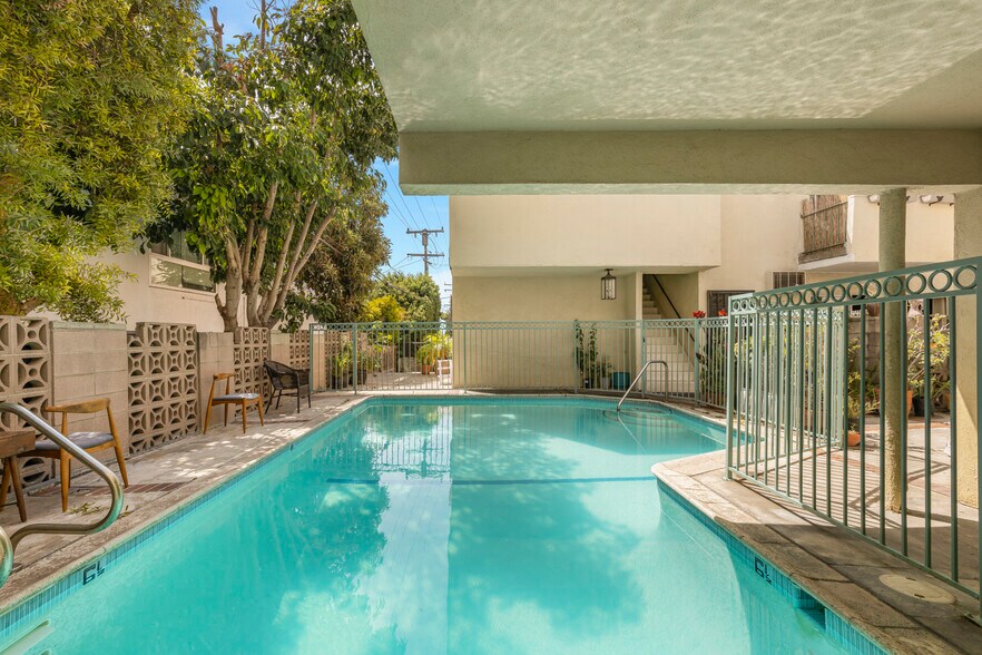 More Photos Of 944 N Orange Grove Ave, Los Angeles Apartments For Sale