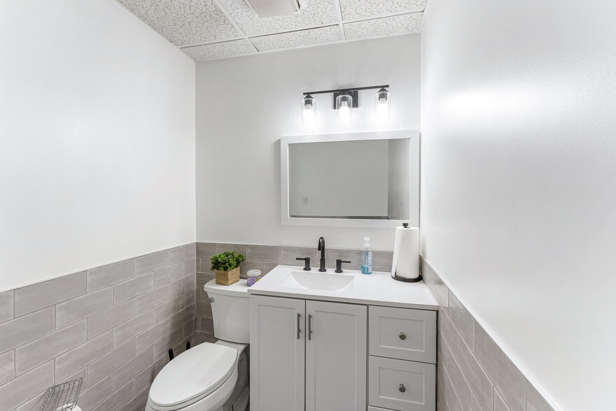 More Photos Of 967 Wray St, Knoxville Office For Sale