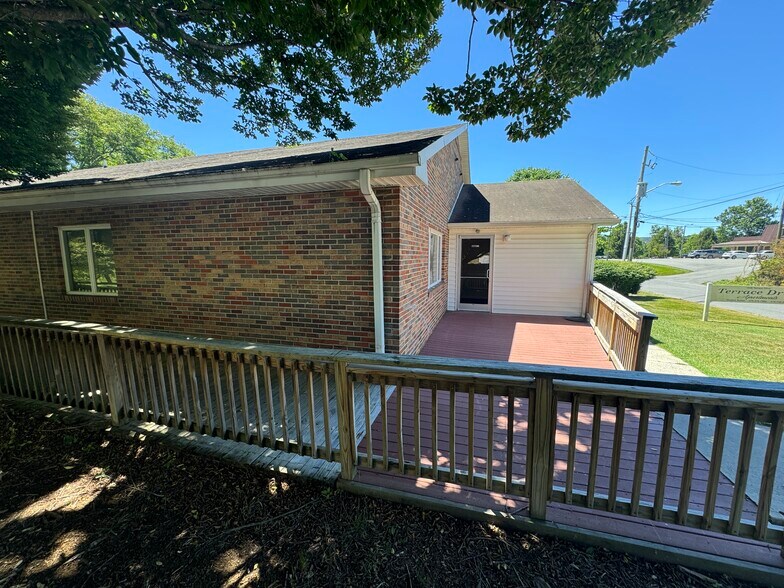 More Photos Of 1046 Terrace Dr, Marion Flex For Sale