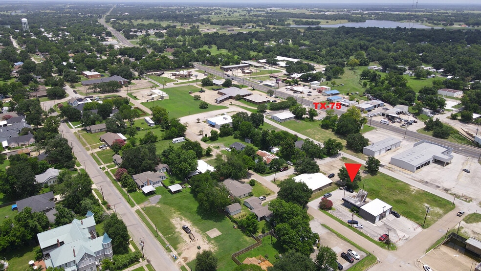 More Photos Of 207 Cottonwood st, Madisonville Warehouse For Sale
